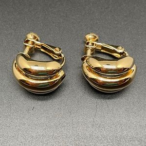 Vintage Napier Signed Gold Tone Huggie Half Hoop Clip On Earrings (1980s)